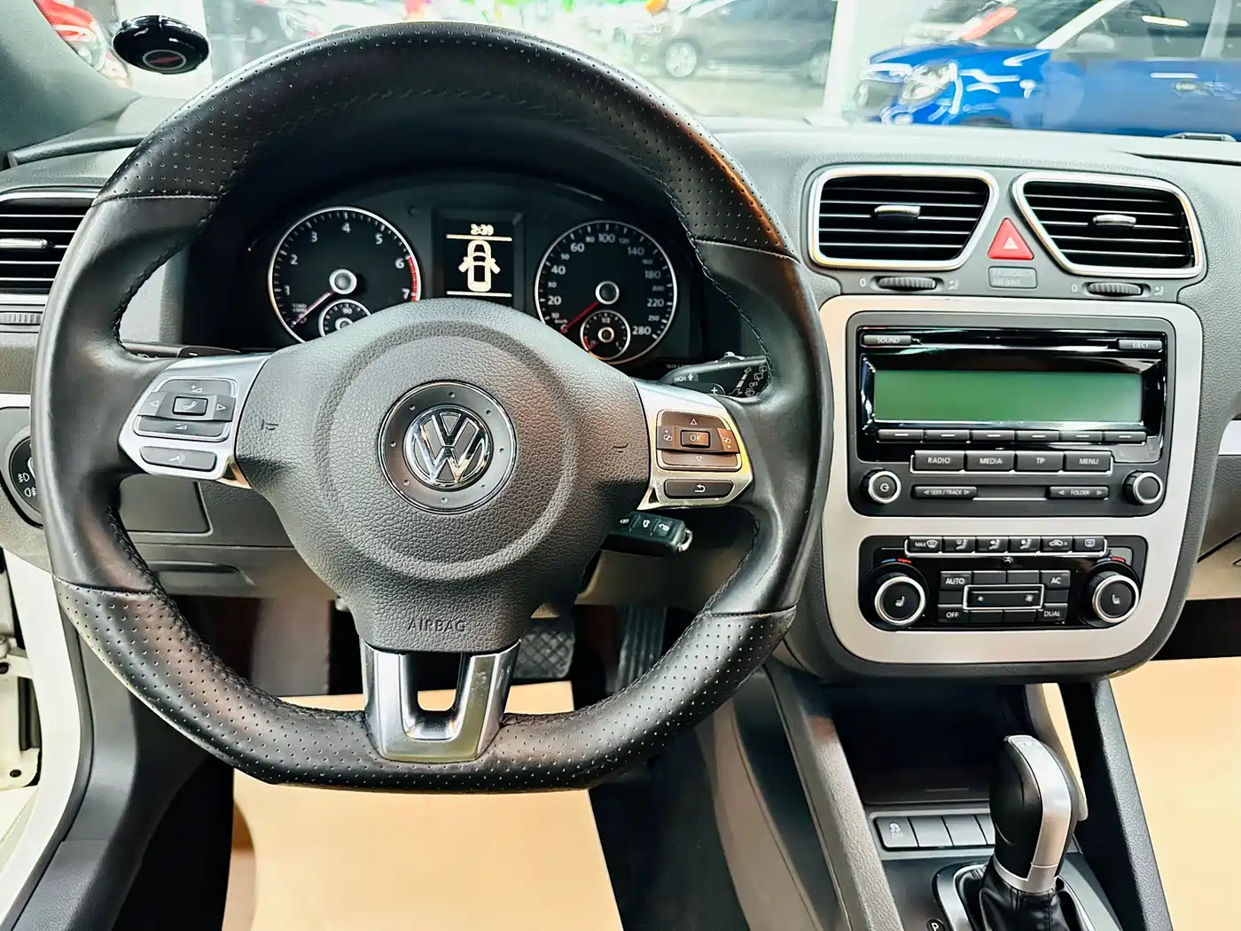 Volkswagen Scirocco 2010 2.0TSI Luxury Edition фото 32