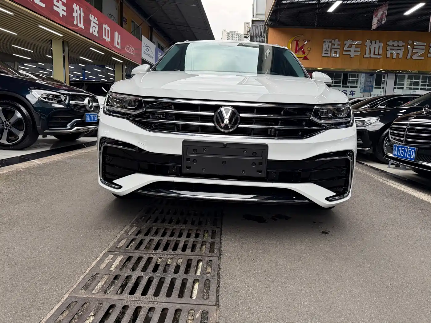 Volkswagen Tiguan L 2024 330TSI Automatic 2WD R-Line Premium Enjoyment Edition фото 2