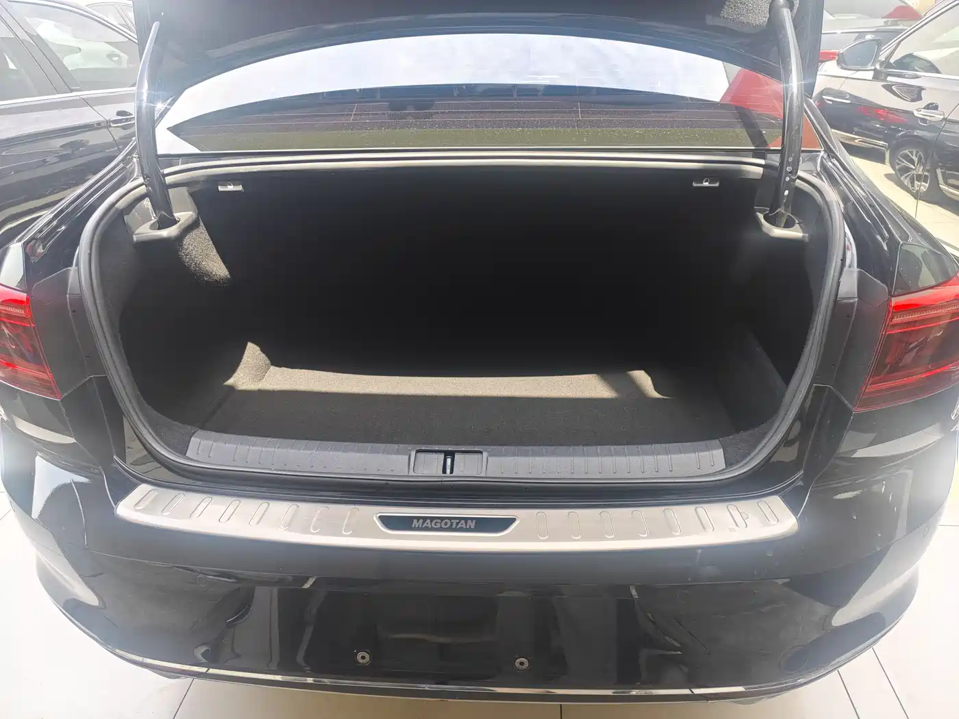 Volkswagen Magotan 2021 330TSI DSG 30th Anniversary Edition фото 5