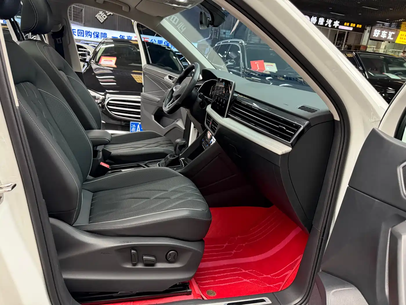 Volkswagen Tiguan L 2024 330TSI Automatic 2WD R-Line Premium Enjoyment Edition фото 23