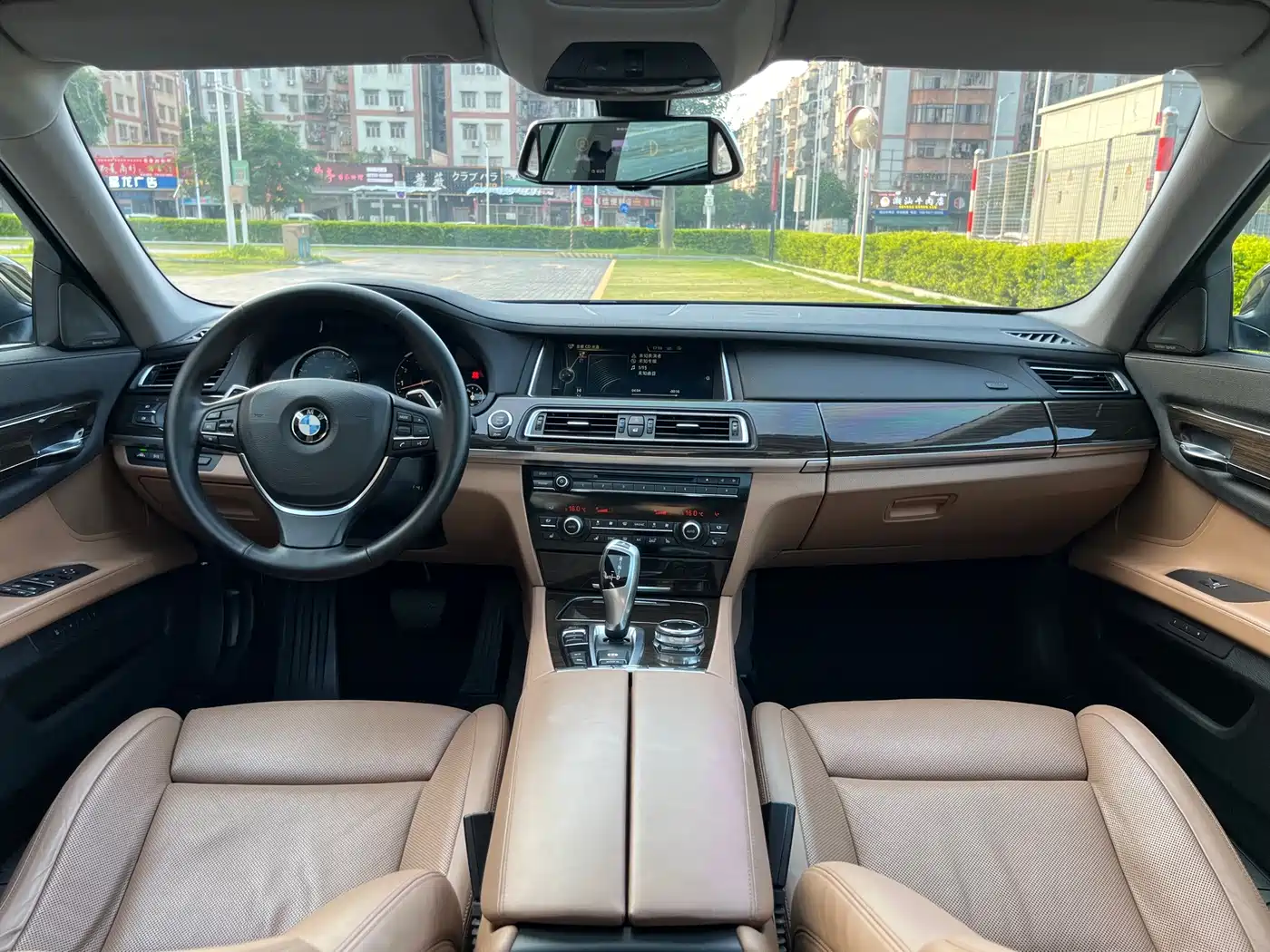 Photo 21 - BMW 7 Series