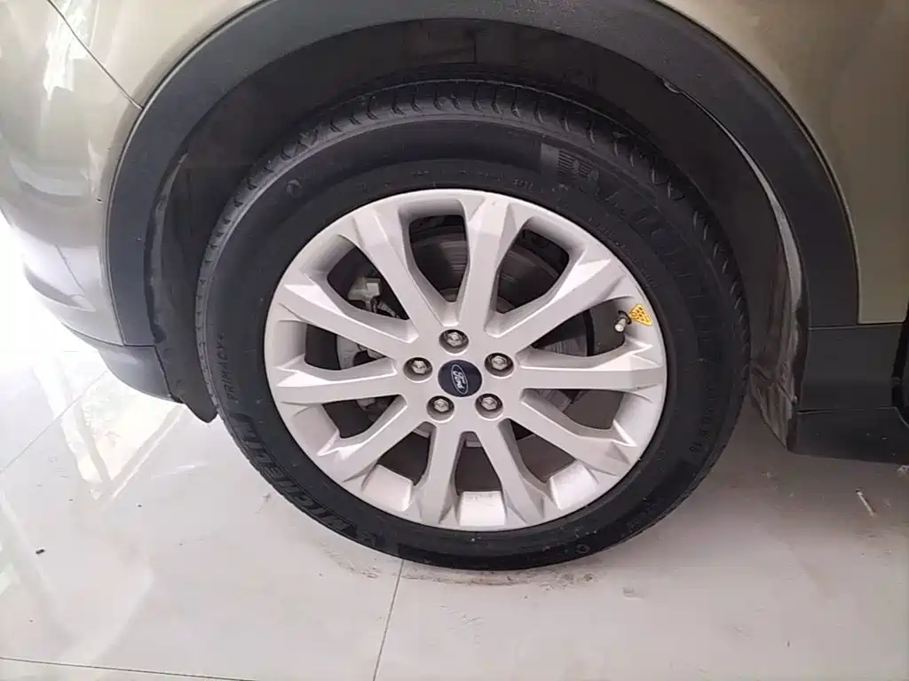 Фото 23 - Ford Kuga