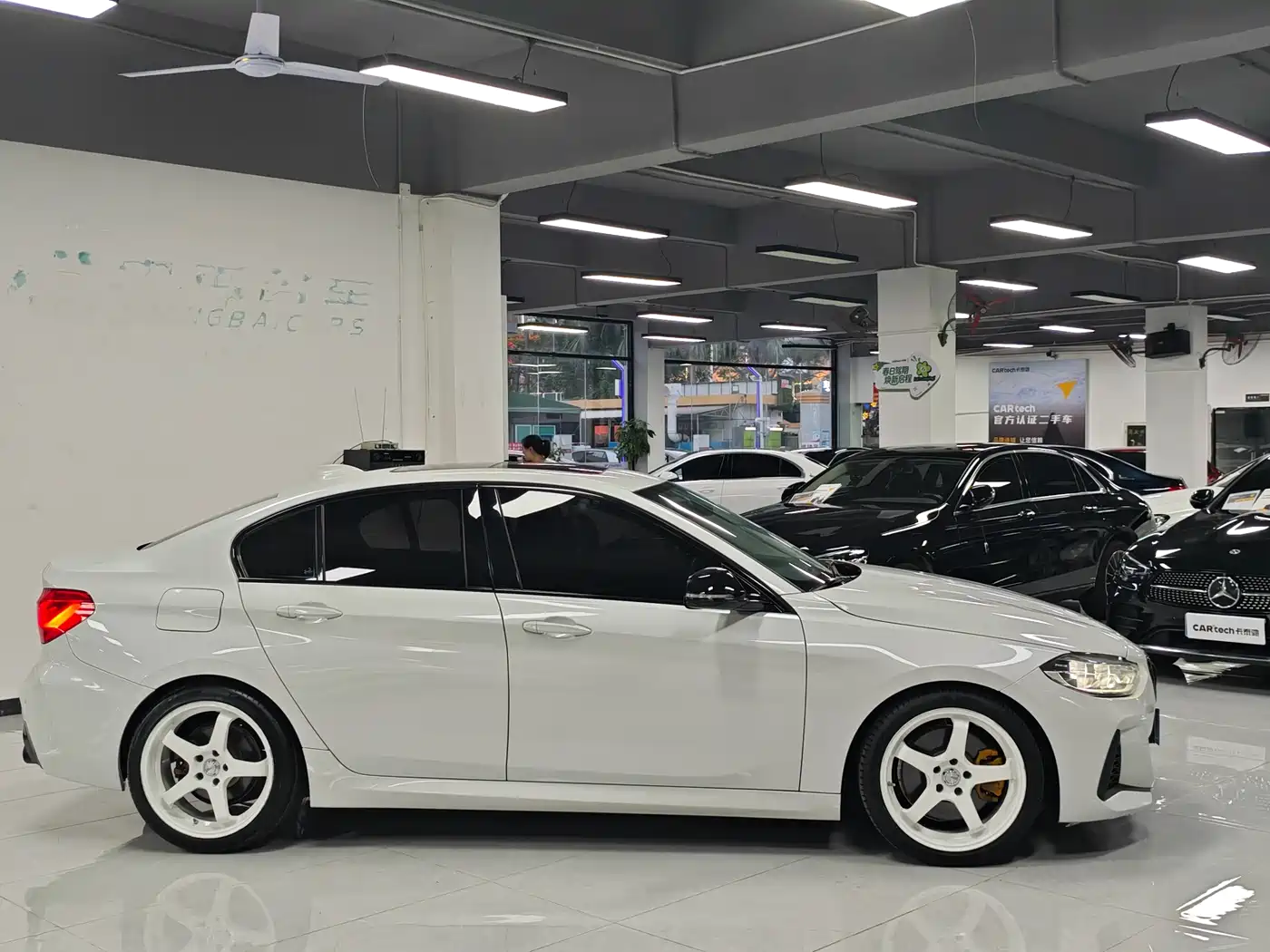 BMW 1 Series 2021 125i M Sport Black Night Edition фото 5