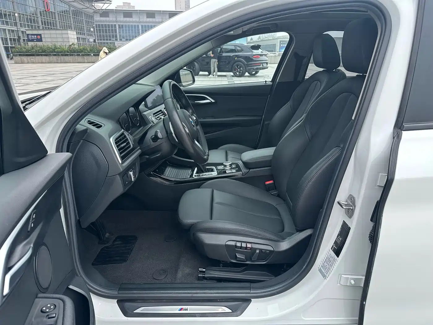 BMW 1 Series 2019 120i Leading M Sport Package фото 9