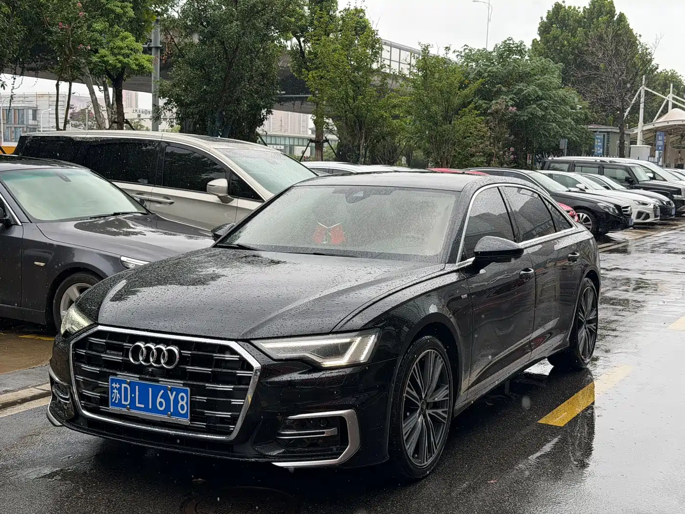 Фото 1 - Audi A6L