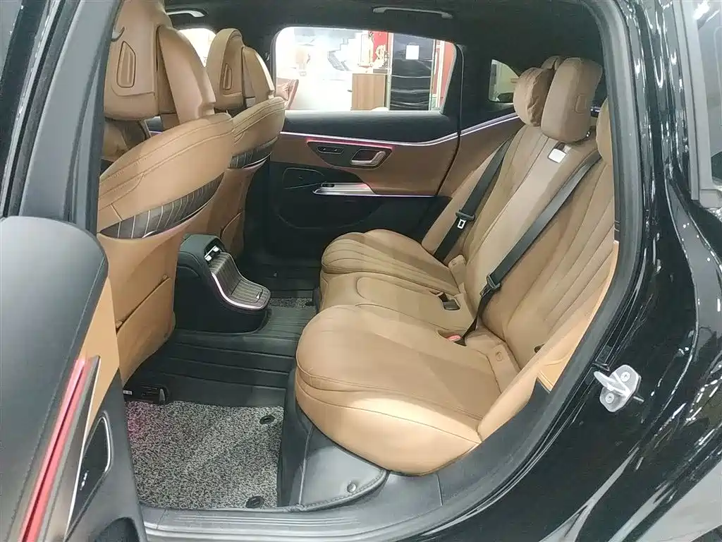 Mercedes-Benz E-Class 2024 E 300 L Fashion фото 13