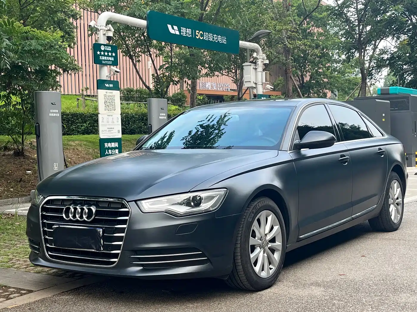 Photo 1 - Audi A6L