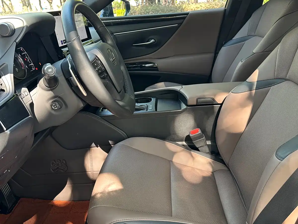 Lexus ES 2022 200 Excellence Edition фото 5