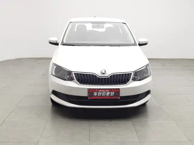 Škoda Fabia 2015 1.4L Automatic Advance Edition — фото 3