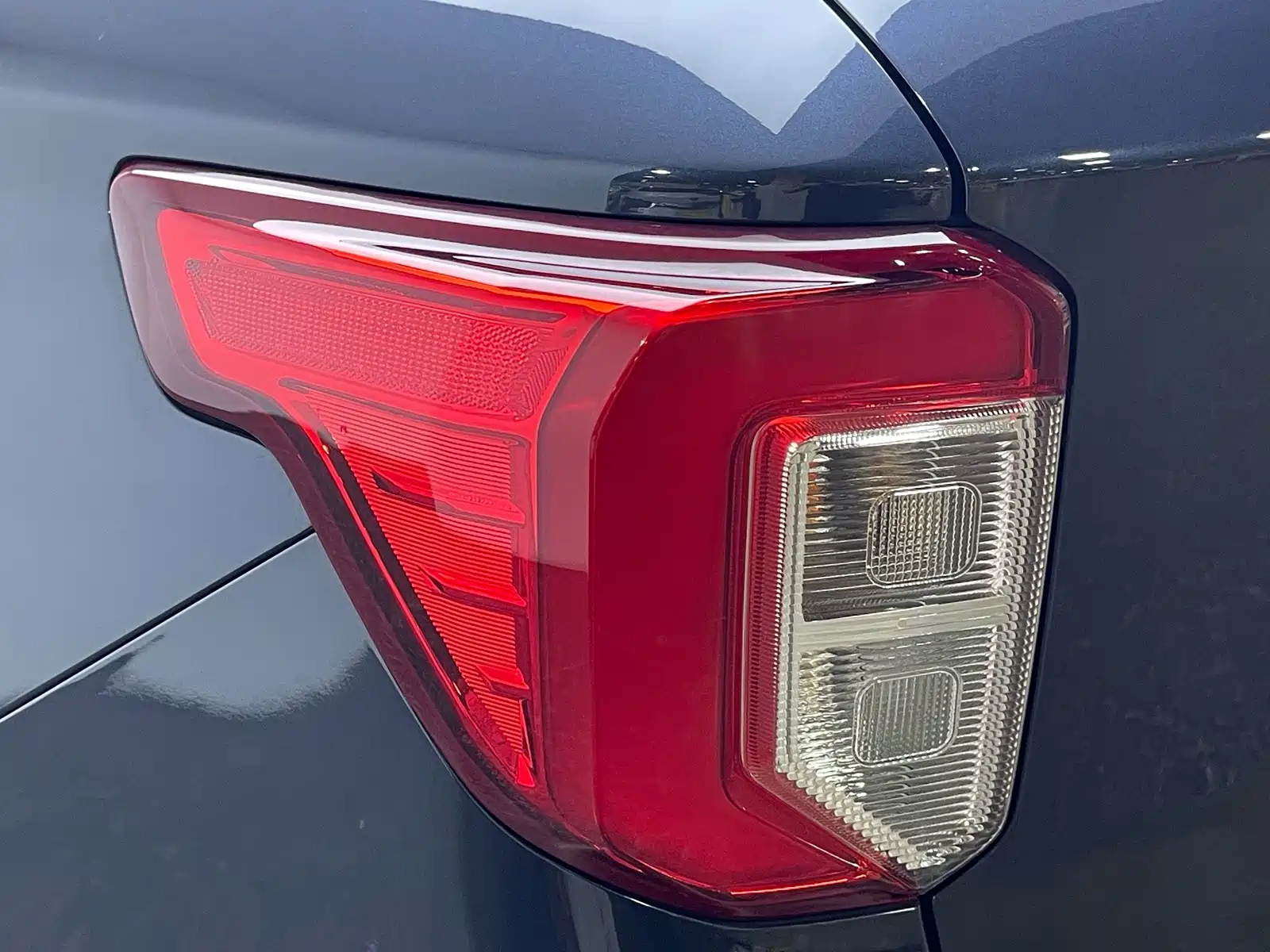 Фото 10 - Ford Explorer