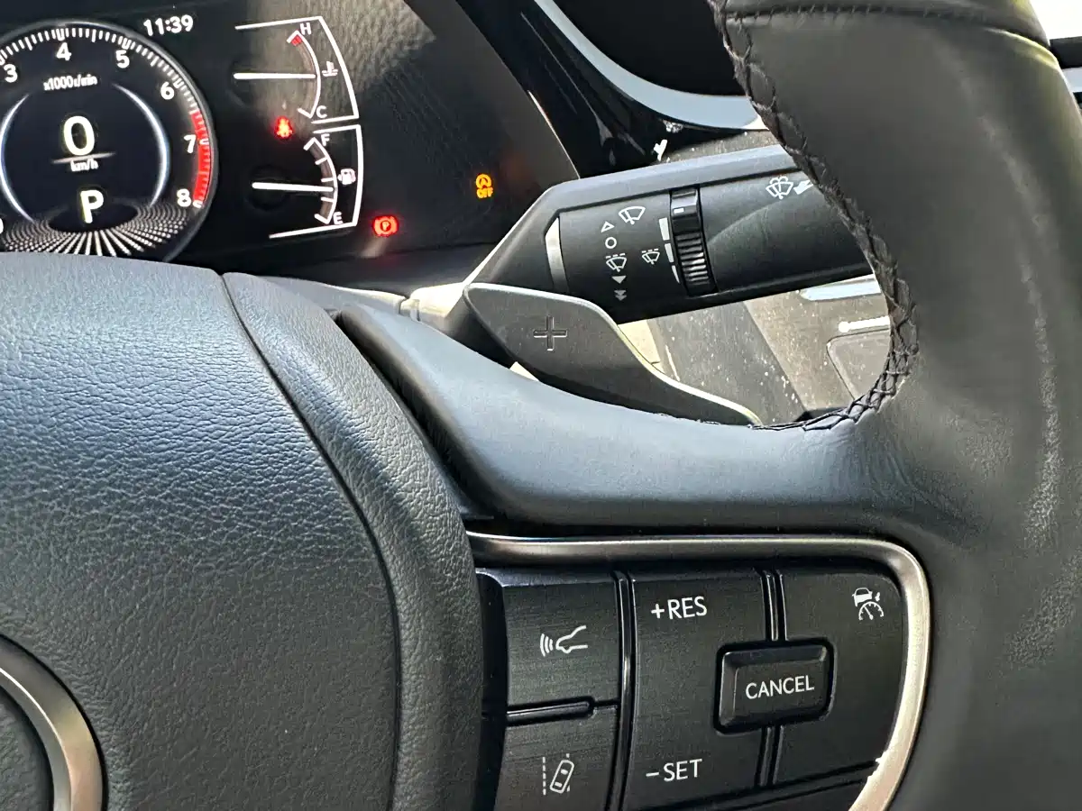 Lexus ES 2022 200 Excellence Edition фото 16
