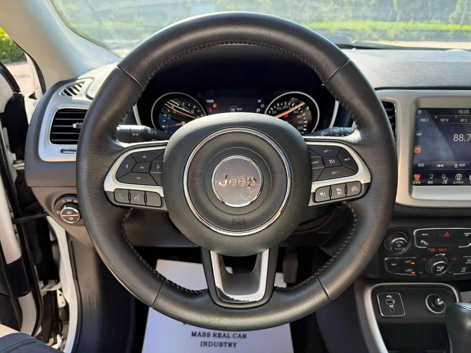 Фото 10 - Jeep Compass