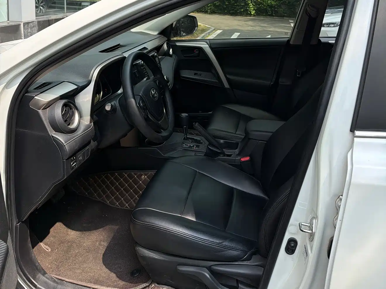 Фото 8 - Toyota RAV4 Rongfang