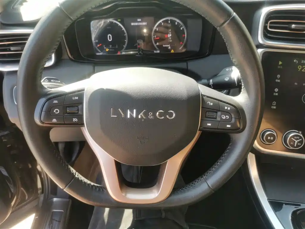 Lynk & Co 01 2017 2.0T 2WD фото 11