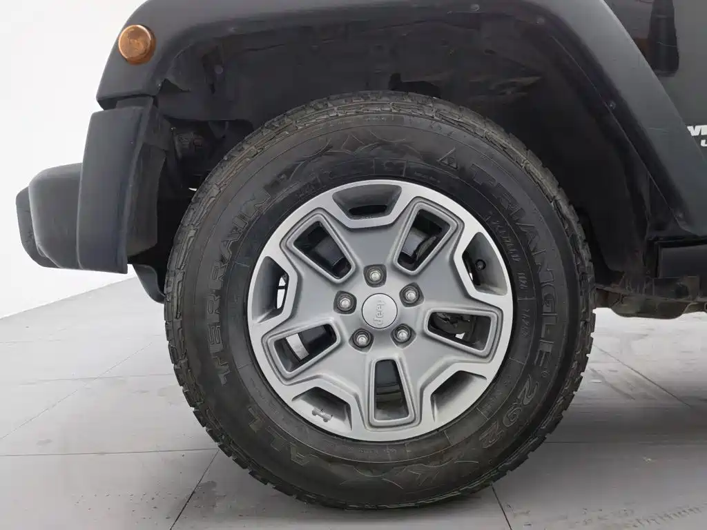 Photo 17 - Jeep Wrangler
