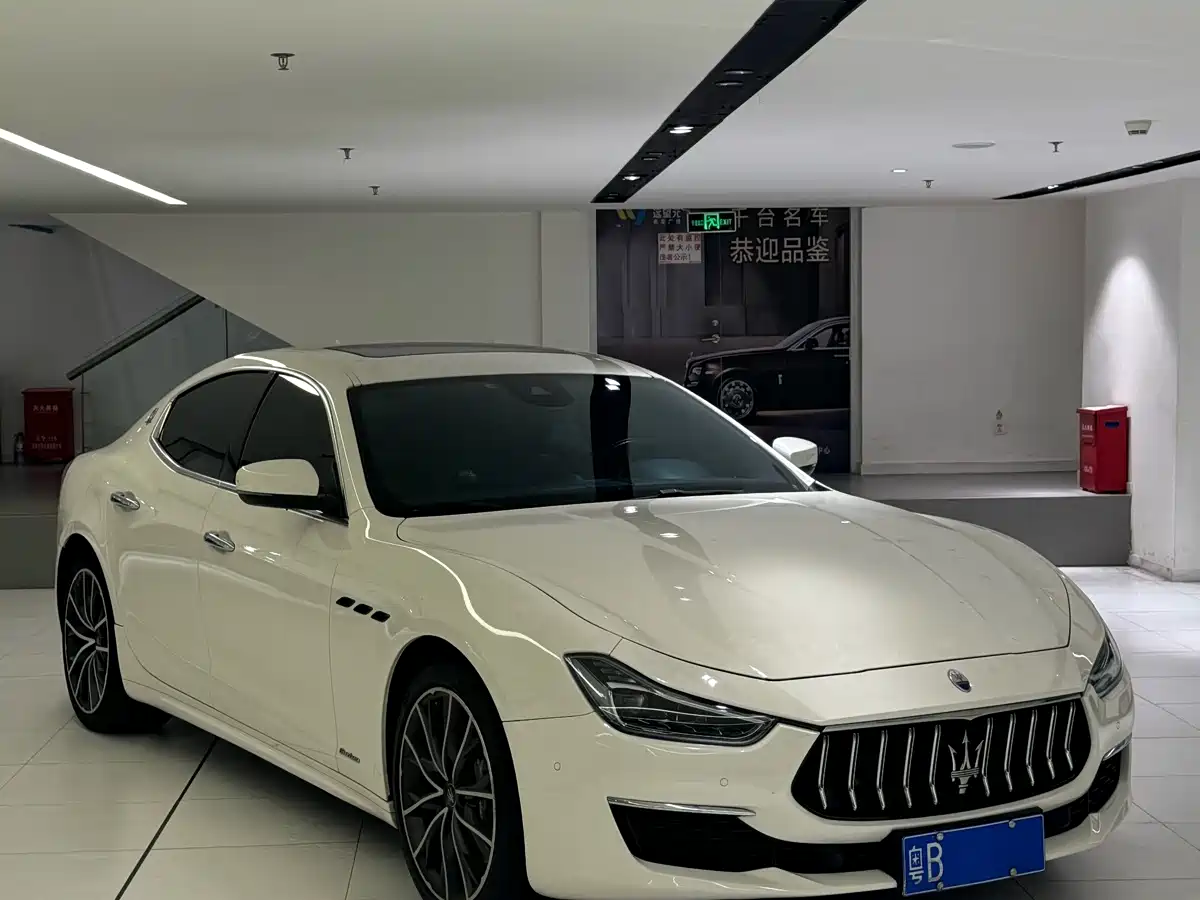 Photo 3 - Maserati Ghibli