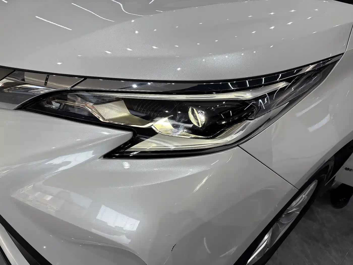 Toyota Granvia 2024 2.5L Hybrid Comfort фото 4