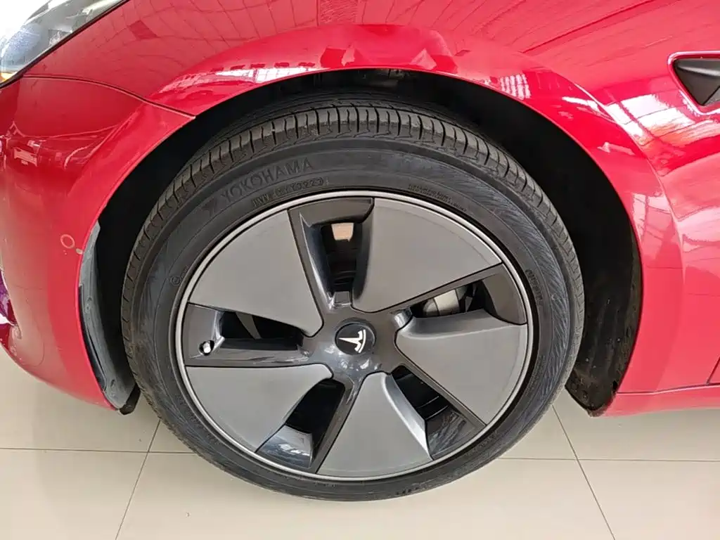 Фото 23 - Tesla Model 3