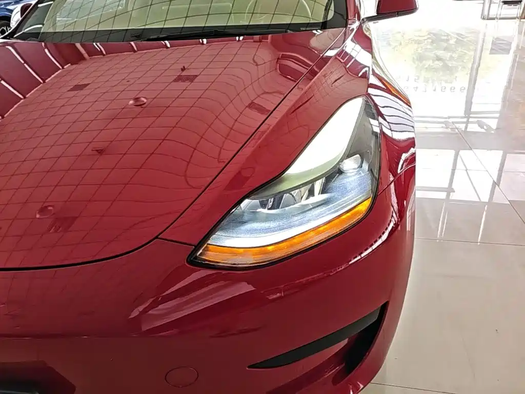 Фото 24 - Tesla Model 3