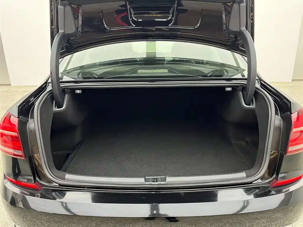 Volkswagen Passat 2017 330TSI DSG Prestige фото 11