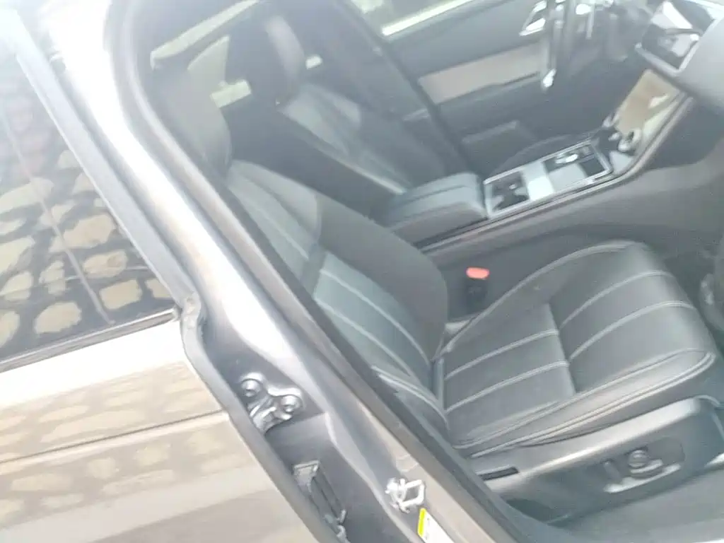 Фото 25 - Land Rover Range Rover Velar