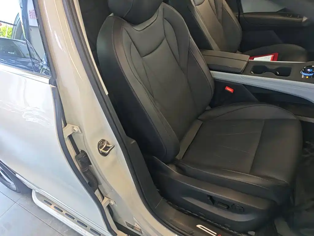 Photo 25 - Volkswagen Tiguan L