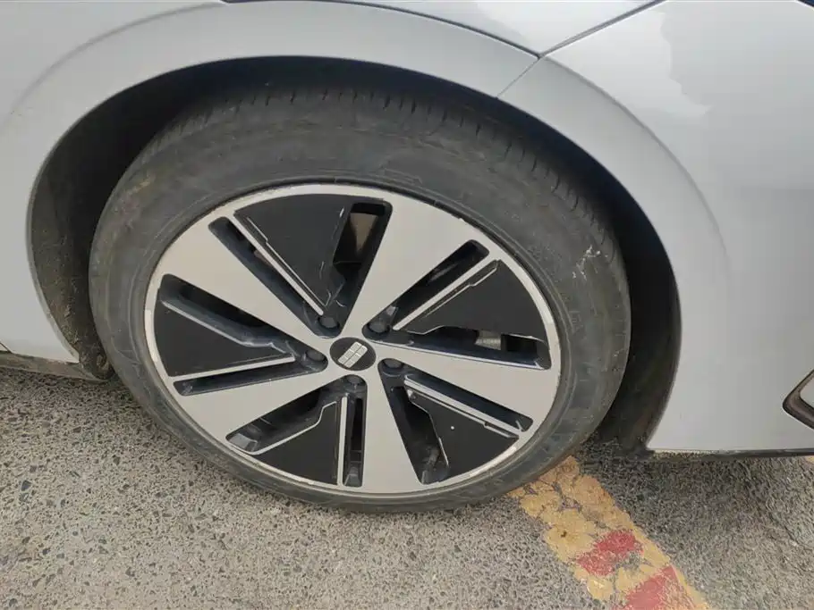 GEELY GALAXY GALAXY E8