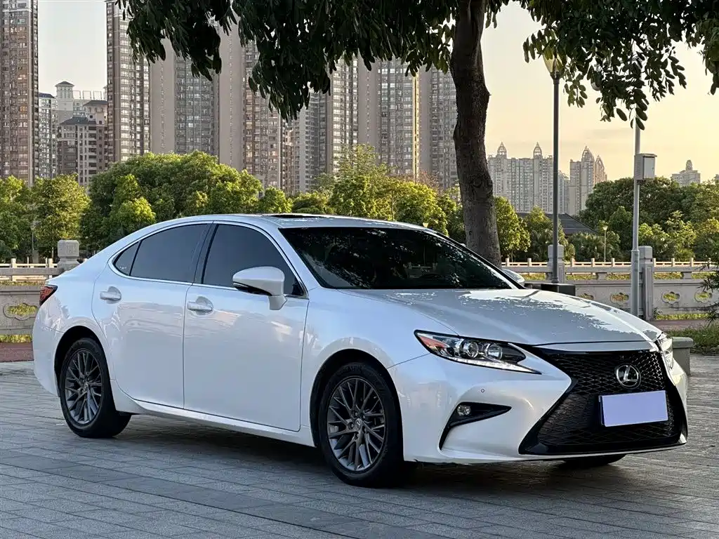 Lexus ES 2017 200 30th Anniversary Edition фото 3