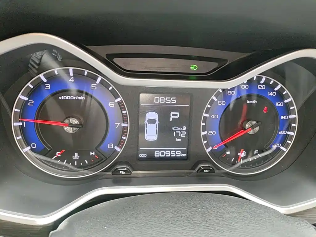 Фото 12 - Geely Vision X3