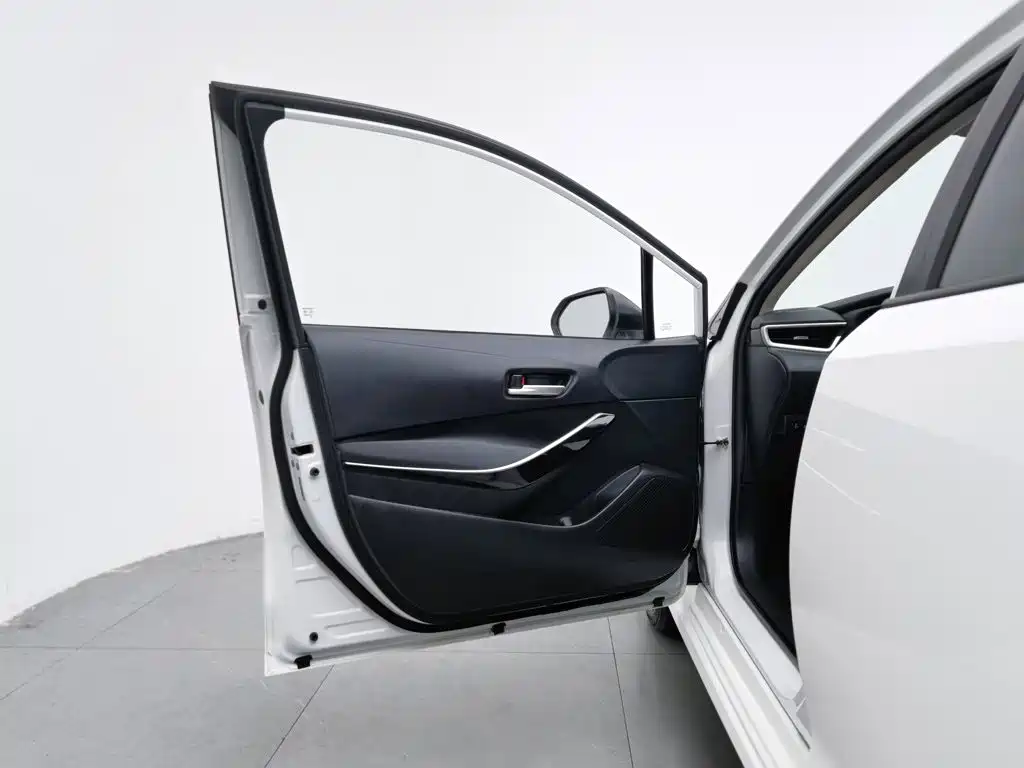 Фото 8 - Toyota Corolla