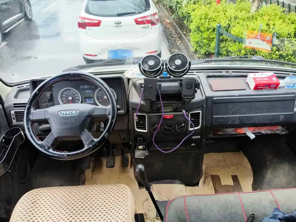 Iveco Daily 2020 2020 Model 2.5T A35 Bus Single-Tire Medium Roof 5-9 Seats China V