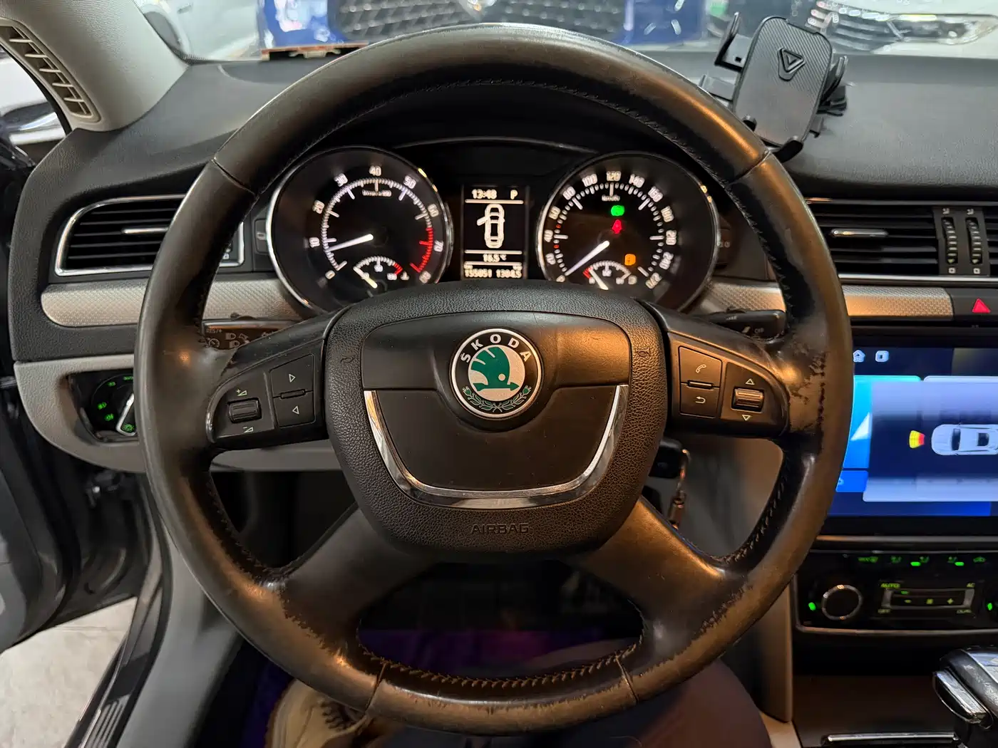 Škoda Superb 2012 1.8TSI Automatic Noble Elegance Edition фото 7