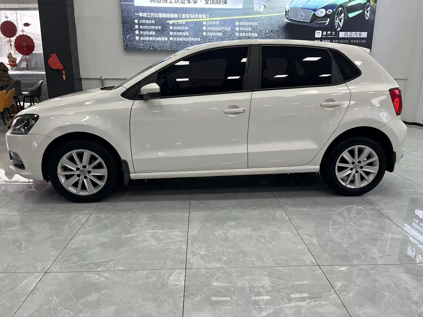 Volkswagen Polo 2014 1.6L Automatic Comfort Edition фото 11