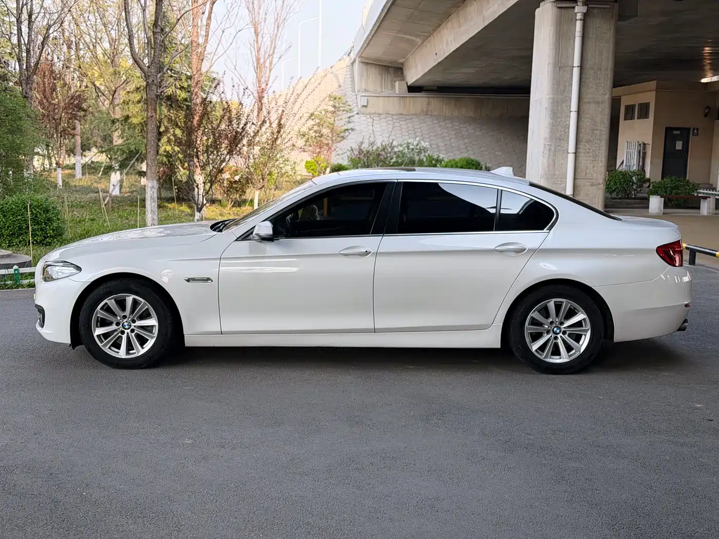 BMW 5 Series 2017 520Li Classic Edition фото 8