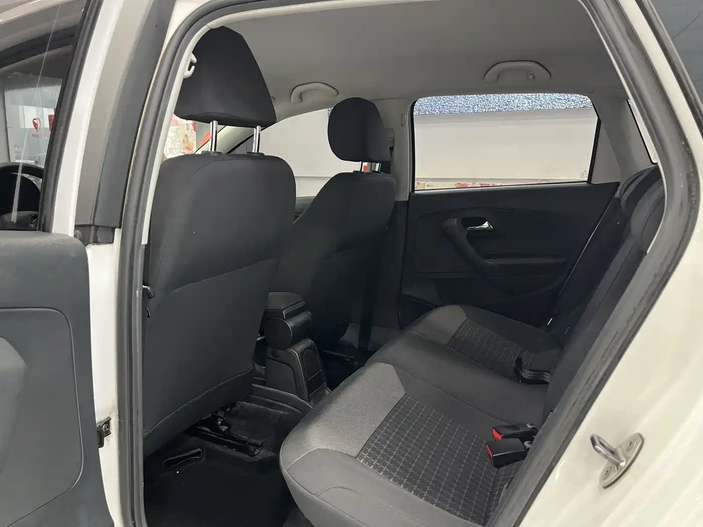 Volkswagen Polo 2014 1.6L Automatic Comfort Edition фото 18