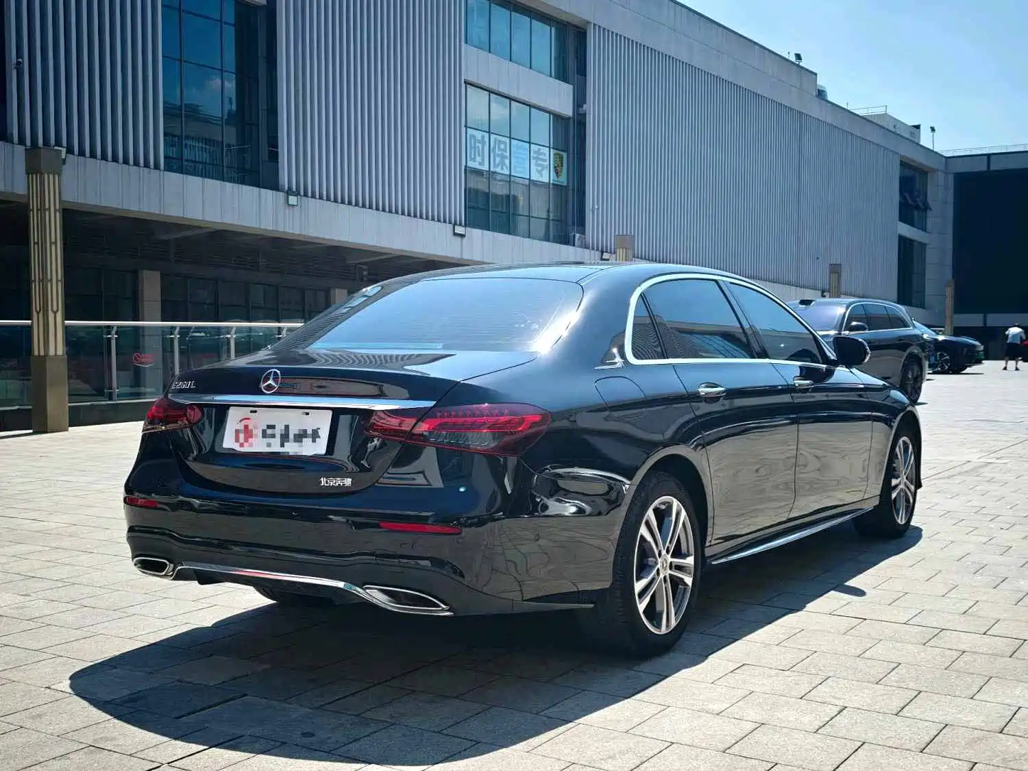 Фото 15 - Mercedes-Benz E-Class
