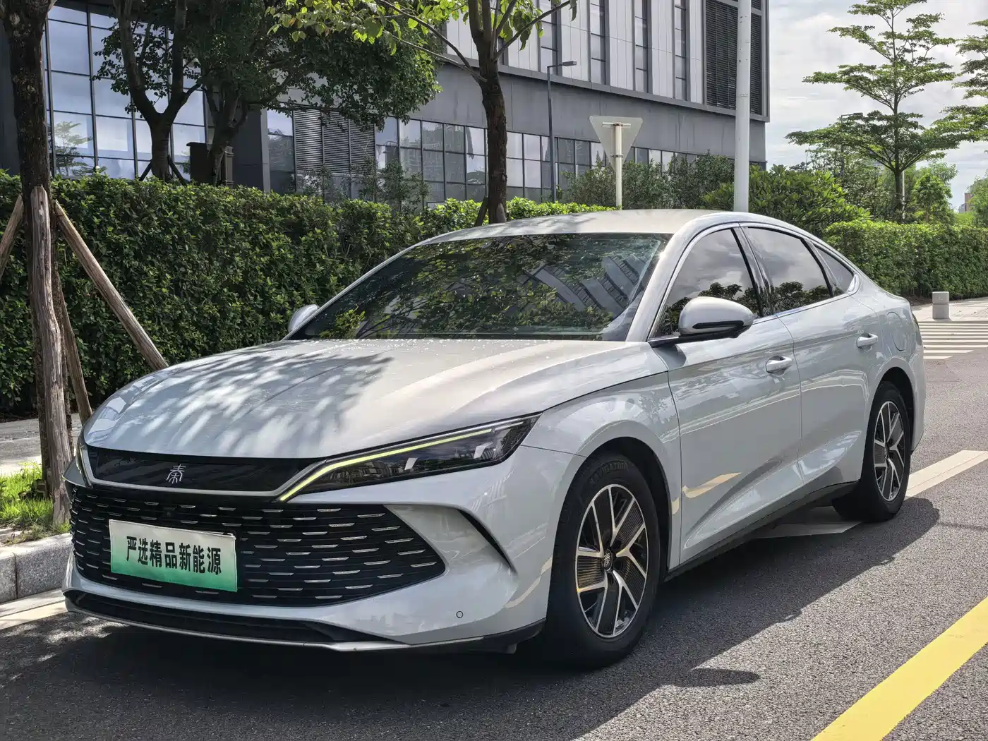 Фото 1 - BYD Qin L