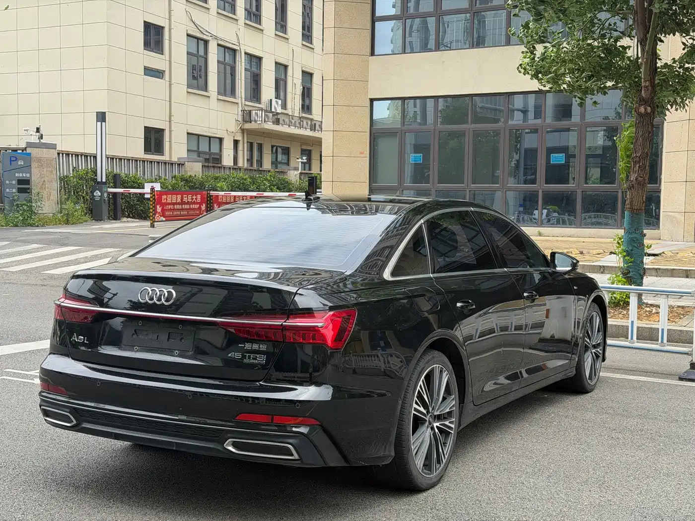 Photo 14 - Audi A6L