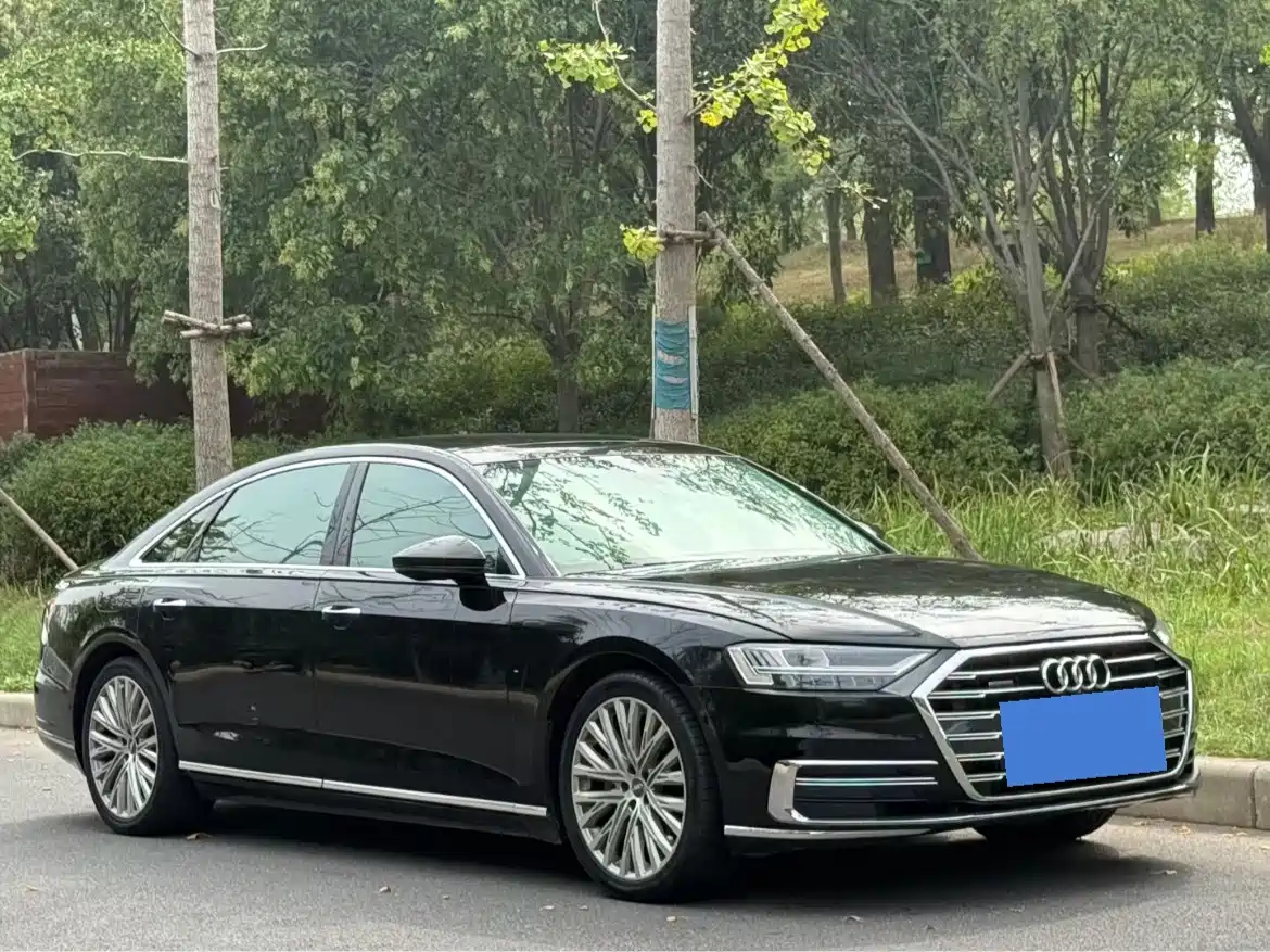 Фото 3 - Audi A8