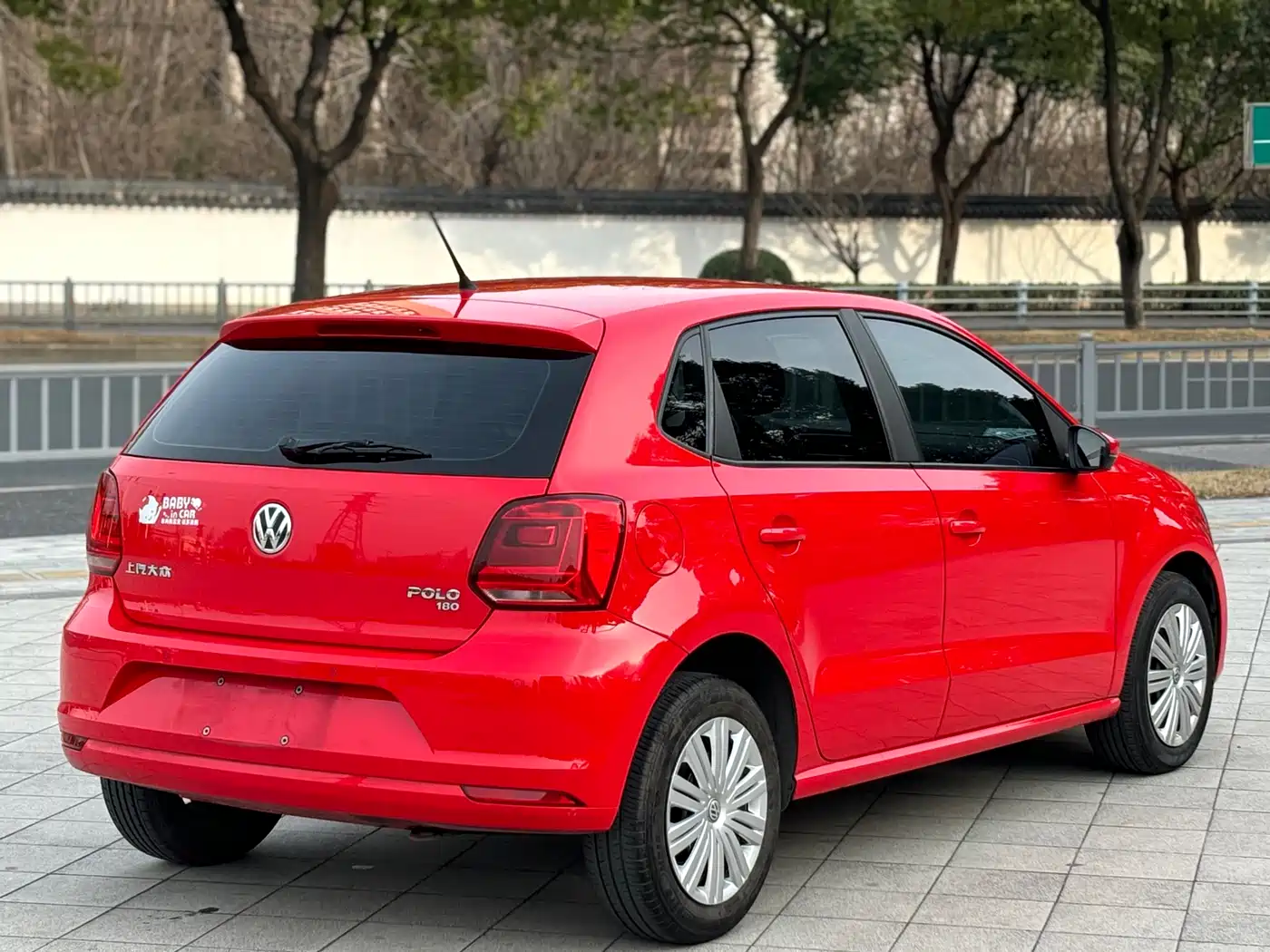 VOLKSWAGEN POLO
