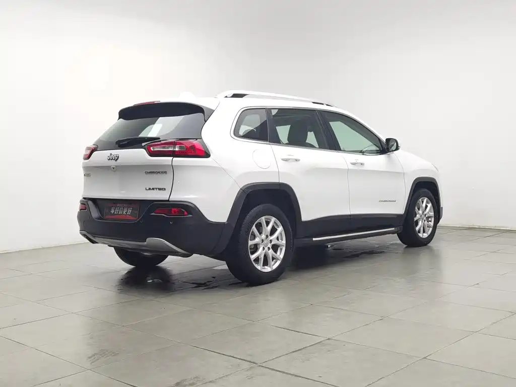 Photo 2 - Jeep Cherokee