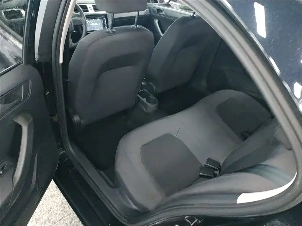 Volkswagen Santana 2015 1.6L Manual Trend Edition фото 13
