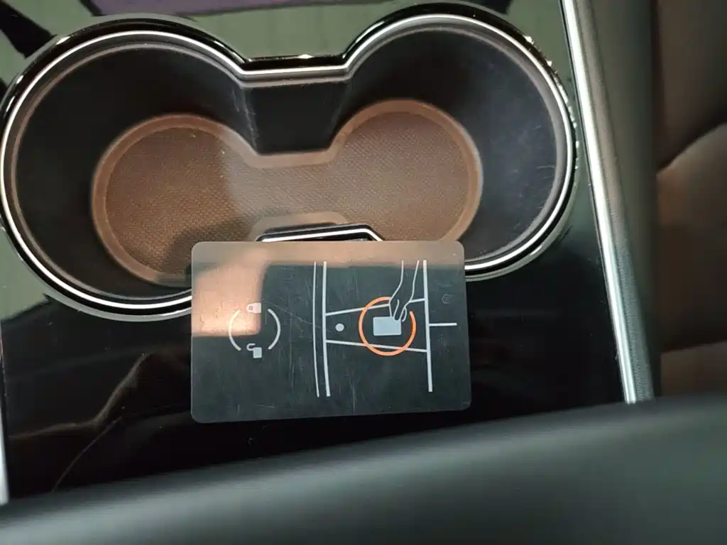 Фото 9 - Tesla Model 3