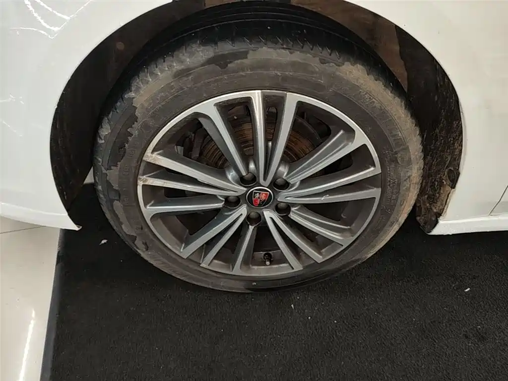 Roewe i6 2020 2020 PLUS 1.6L CVT 4G Connected Glory Flagship Edition