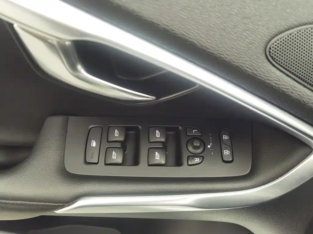 Photo 9 - Volvo V40