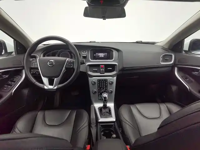 Volvo V40 2018 T3 R-Design Edition — фото 5
