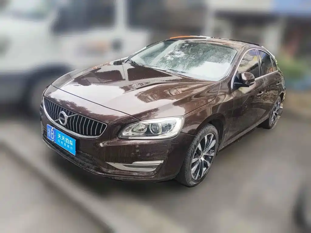 Фото 1 - Volvo S60