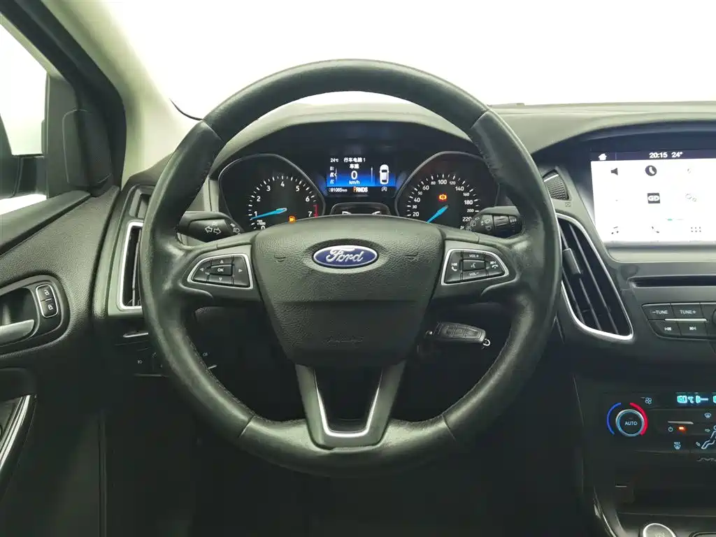 Фото 11 - Ford Focus