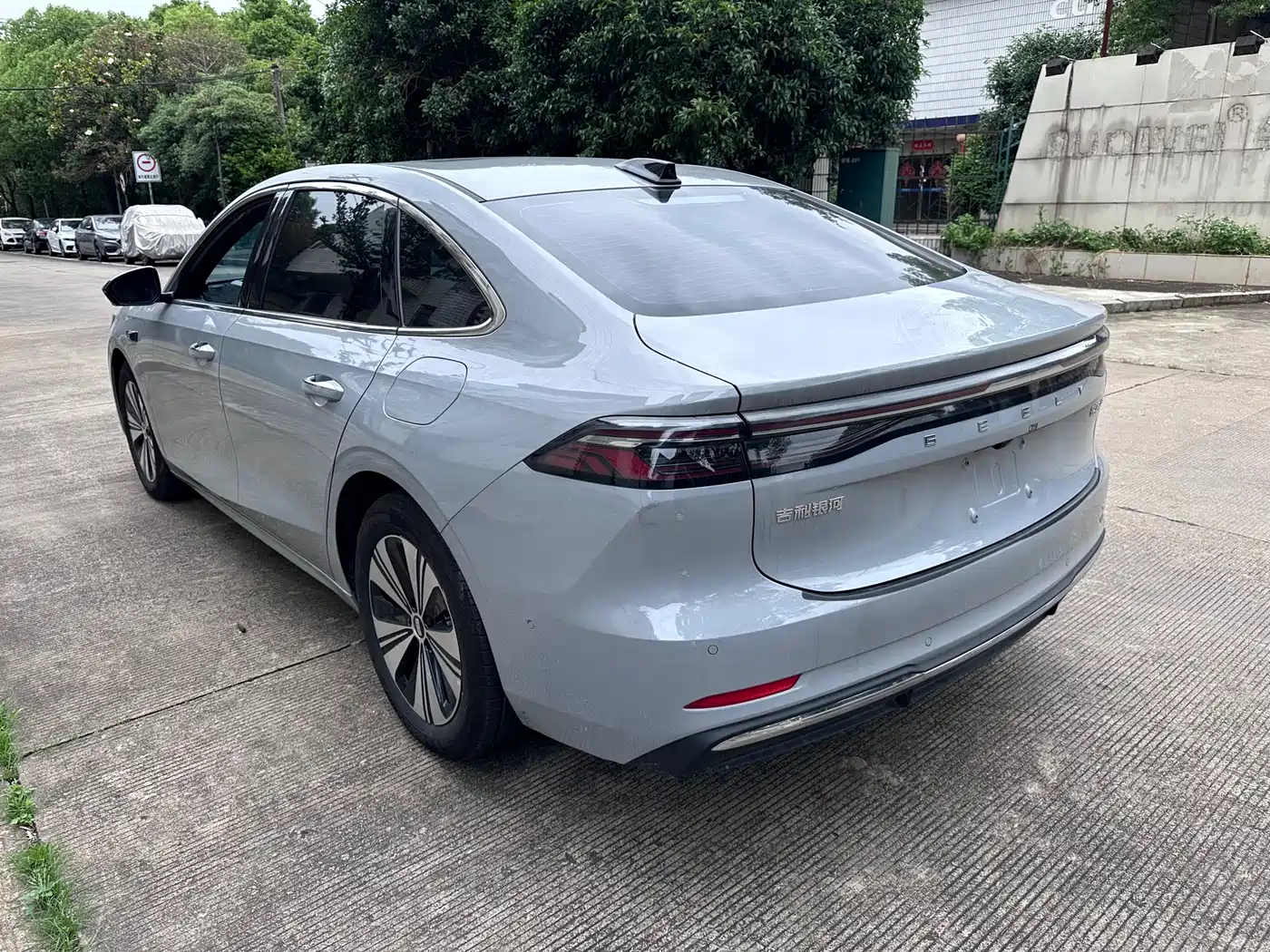 Geely Galaxy Galaxy A7 2025 EM-i 70km Luxury Edition фото 14