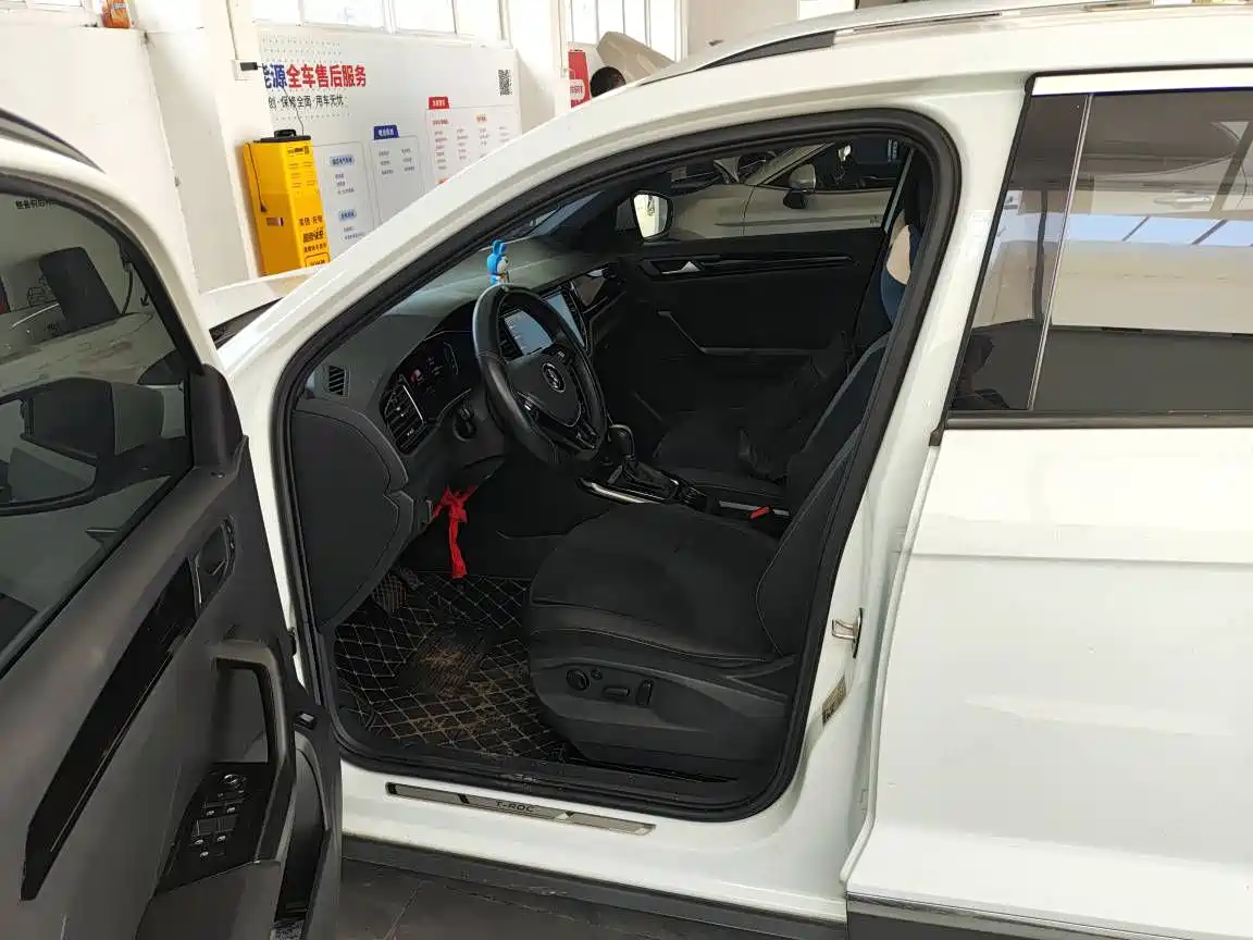 VOLKSWAGEN T ROC EXPLORING SONGS